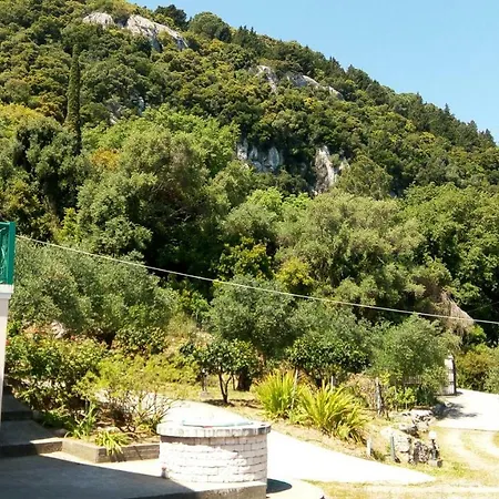 Christos On The Hill 度假居
