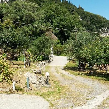 Christos On The Hill 度假居 *